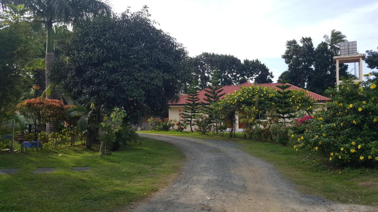 Phil Oasis Hotel & Resort Silang Exterior photo