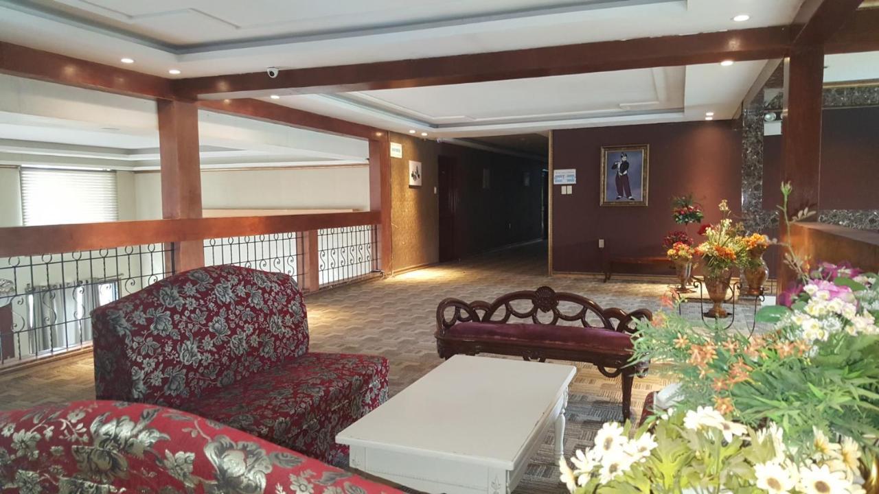Phil Oasis Hotel & Resort Silang Exterior photo