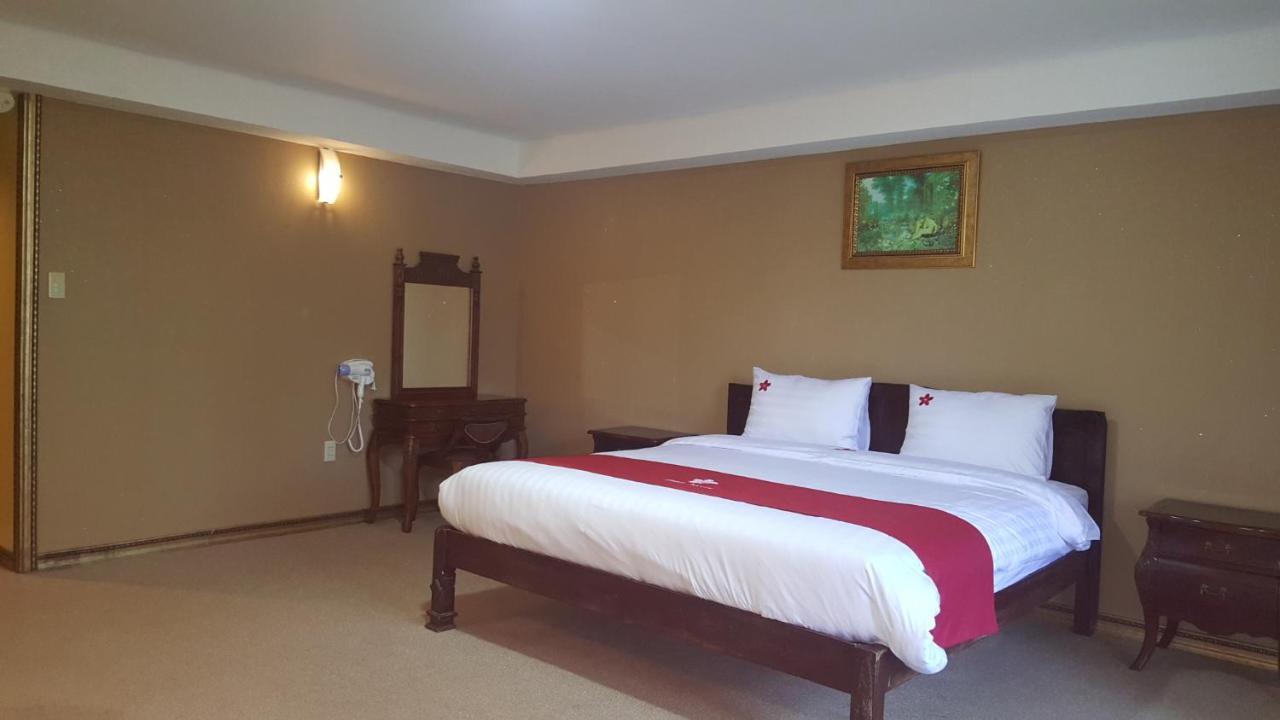 Phil Oasis Hotel & Resort Silang Exterior photo