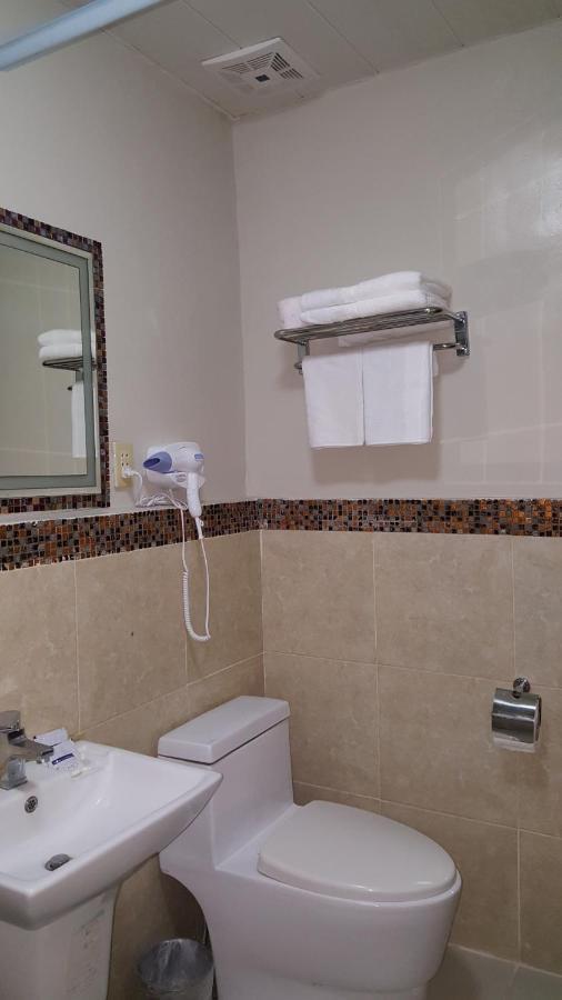 Phil Oasis Hotel & Resort Silang Exterior photo