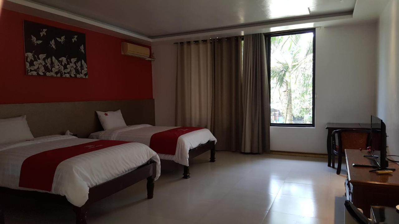 Phil Oasis Hotel & Resort Silang Exterior photo