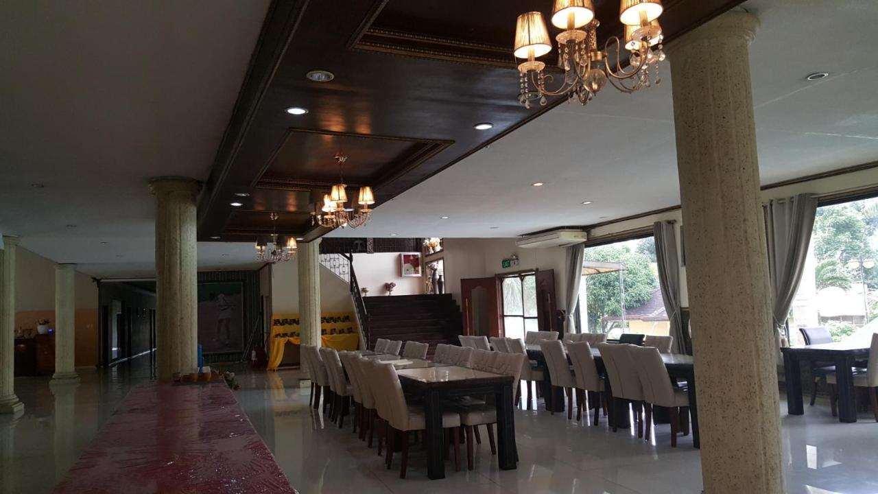 Phil Oasis Hotel & Resort Silang Exterior photo